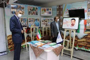 بازدید رئیس دانشگاه علوم پزشکی استان سمنان از نمایشگاه بزرگداشت چهلمین سالگرد دفاع مقدس 